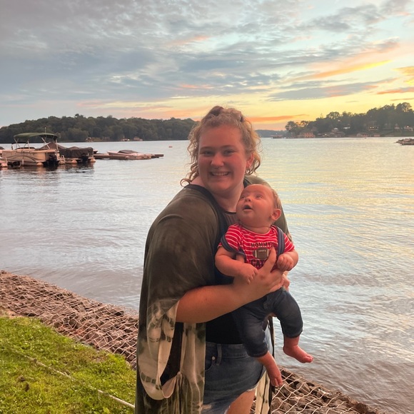 Meet your Posher, Alexis - Picture 1 of 1